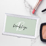 Caja Para Tarjetas De Visita Monograma blanco negro verde sabio<br><div class="desc">Este moderno y moderno funda de tarjetas de visita cuenta con un monograma y un nombre en blanco y negro con un elegante fondo verde sabio.</div>