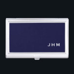 Caja Para Tarjetas De Visita Monograma clásico blanco y naval profesional<br><div class="desc">El portatarjetas profesionales presenta un diseño minimalista elegante en una paleta de colores azul marino y blanco. Las iniciales del monograma del personalizado se presentan en un fondo negro simple; se colocan en la esquina inferior derecha. Mostrado con las iniciales personalizadas de monograma en un sencillo y moderno tipo de...</div>