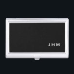 Caja Para Tarjetas De Visita Monograma clásico profesional en blanco y negro<br><div class="desc">El soporte profesional de tarjetas de visita presenta un diseño minimalista elegante en una paleta de colores blanco y negro. Las iniciales del monograma del personalizado se presentan en un fondo negro simple; se colocan en la esquina inferior derecha. Mostrado con las iniciales personalizadas de monograma en un sencillo y...</div>