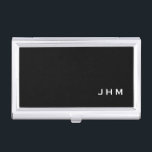 Caja Para Tarjetas De Visita Monograma clásico profesional en blanco y negro<br><div class="desc">El soporte profesional de tarjetas de visita presenta un diseño minimalista elegante en una paleta de colores blanco y negro. Las iniciales del monograma del personalizado se presentan en un fondo negro simple; se colocan en la esquina inferior derecha. Mostrado con las iniciales personalizadas de monograma en un sencillo y...</div>