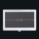 Caja Para Tarjetas De Visita Monograma color de rosa del oro y del carbón de<br><div class="desc">Caja elegante de la tarjeta de visita en oro gris oscuro y color de rosa.</div>