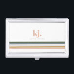 Caja Para Tarjetas De Visita Monograma de bandas retro de moda<br><div class="desc">Un minimalista diseño de monograma con grandes iniciales tipográficas en un tipo de letra clásico con tu nombre abajo y rayas de color arco iris retro de moda. Nada combina singularidad y estilo para los profesionales como los titulares de tarjetas de visita monogramadas. Estos magníficos y personalizados fundas te mantienen...</div>