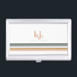 Caja Para Tarjetas De Visita Monograma de bandas retro de moda<br><div class="desc">Un minimalista diseño de monograma con grandes iniciales tipográficas en un tipo de letra clásico con tu nombre abajo y rayas de color arco iris retro de moda. Nada combina singularidad y estilo para los profesionales como los titulares de tarjetas de visita monogramadas. Estos magníficos y personalizados fundas te mantienen...</div>