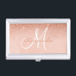 Caja Para Tarjetas De Visita Monograma de moda de oro Rosa de Bonito personaliz<br><div class="desc">Este diseño fue creado a través del arte digital. Puede ser personalizado en el área proporcionada o personalizándolo eligiendo la opción de pulsar para personalizar y cambiando el nombre, iniciales o palabras. También puede cambiar el color y estilo del texto o eliminar el texto para un diseño de sólo imagen....</div>