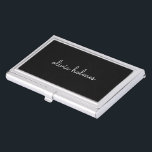 Caja Para Tarjetas De Visita Monograma de moda | Nombre de guión negro moderno<br><div class="desc">Un diseño simple y elegante de monograma personalizado en una tipografía informal de escritura manuscrita en blanco y negro monocromo. El monograma puede ser fácilmente personalizado para hacer un diseño tan único como usted! El regalo o accesorio perfecto a medida para cualquier ocasión.</div>