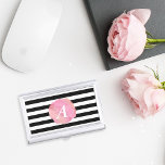 Caja Para Tarjetas De Visita Monograma inicial de banda negra y color de agua r<br><div class="desc">Esta moda,  portador femenino de tarjetas de visita,  presenta rayas negras y blancas con una mancha de acuarela rosa que rodea su primer o monograma en cursiva sérica blanca.</div>
