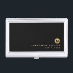 Caja Para Tarjetas De Visita Monograma mínimo de oro cepillado negro<br><div class="desc">Diseño de monograma minimalista con tipografía de bloques clásicos medallón de monograma metalizado cepillado de oro con nombre personalizado y título o texto personalizado debajo sobre un simple fondo negro. Personalice el producto para su personalizado.</div>