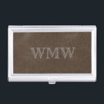 Caja Para Tarjetas De Visita Monograma occidental Brown Faux Leather<br><div class="desc">Este funda de tarjetas de visita personalizado presenta un monograma marrón claro con un tipo de letra de estilo occidental sobre un fondo de piel marrón falso.</div>