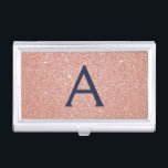 Caja Para Tarjetas De Visita Monograma Purpurina azul de la Marina de Oro Rosa<br><div class="desc">Purpurina Rubor Pink Rose Gold y Navy Blue Faux y elegante titular de la tarjeta de visita Monograma. Este titular de tarjeta de visita puede ser personalizado para incluir su nombre inicial y su nombre.</div>