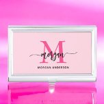 Caja Para Tarjetas De Visita Nombre del Monograma de Giro de Guión Moderno Cali<br><div class="desc">Haga una declaración profesional con nuestro estuche de tarjetas de visita de Monograma Hoteado Moderno Script Girly. Este funda elegante y elegante presenta un diseño llamativo de color rosa intenso, personalizado con su nombre en un guión moderno y elegante para una moda y un toque personalizado. Perfecto para transportar y...</div>