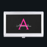 Caja Para Tarjetas De Visita Nombre del Monograma de Giro del Guión Negro Calie<br><div class="desc">Monograma de escritura simple negro y rosa caliente titular de tarjeta de visita. Esto hace que el dulce perfecto cumpleaños 16,  boda,  ducha de novia,  aniversario,  ducha de bebé o fiesta de soltera sea regalo para alguien que ama el lujo glam y los estilos de moda.</div>