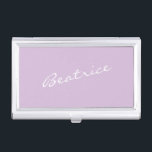 Caja Para Tarjetas De Visita Nombre simple de guión Minimalista en Lavender Lil<br><div class="desc">Este elegante estuche para tarjetas de visita personalizado presenta un sencillo diseño minimalista de su nombre en una bonita escritura manuscrita escrita con letras blancas sobre un fondo lilaco púrpura pastel. ¡Buena idea de regalo!</div>