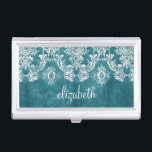 Caja Para Tarjetas De Visita Personalizado de patrón de Damasco de color turque<br><div class="desc">Un patrón vintage con un diseño de pizarra y encaje. Eche un vistazo a las flores y hojas.Un diseño moderno con colores y elegancia en tonos de joyas. Los elementos son más fáciles de personalizar cuando se reemplazan primero todo el texto y las fotos. Si su arte todavía necesita ser...</div>