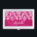 Caja Para Tarjetas De Visita Personalizado de patrón de Damasco de Grunge Rosad<br><div class="desc">Un patrón vintage con un diseño de pizarra y encaje. Eche un vistazo a las flores y hojas.Un diseño moderno con colores y elegancia en tonos de joyas. Los elementos son más fáciles de personalizar cuando se reemplazan primero todo el texto y las fotos. Si su arte todavía necesita ser...</div>
