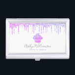 Caja Para Tarjetas De Visita Purpurina de quequito morado gotea pastelería chef<br><div class="desc">Aquí hay una manera maravillosa y moderna de presumir de su marca. Presente su mejor auto a sus clientes, con este elegante, sofisticado, sencillo y moderno titular de tarjeta de visita personalizada. Un quequito oscuro, rosa y brillante, goteo de purpurinas y tipografía manuscrita de escritura gris suave superponen un fondo...</div>