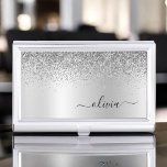 Caja Para Tarjetas De Visita Purpurina plateado Glam Monograma Metalizado Nombr<br><div class="desc">Purpurina De Espuma Metálica De Relieve metalizado De Faux Plateado Cepillado Monograma Metalizado Titular De La Tarjeta De Negocios. Esto hace que el dulce perfecto cumpleaños 16, boda, ducha de novia, aniversario, ducha de bebé o fiesta de soltera sea regalo para alguien que ama el lujo glam y los estilos...</div>