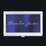 Caja Para Tarjetas De Visita Relieve metalizado metálico azul de la Marina Nego<br><div class="desc">Relieve metalizado azul marino Acero inoxidable metálico Minimalista titular de tarjeta de visita con tipografía de escritura blanca con letras blancas para el monograma. Los titulares de tarjetas de visita Metalizado de Relieve metalizado se pueden personalizar con su nombre. Póngase en contacto con el diseñador para obtener elementos coincidentes personalizados....</div>