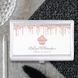 Caja Para Tarjetas De Visita Rosa Purpurina de pastelitos de oro Dris pastelerí<br><div class="desc">Aquí hay una manera maravillosa y moderna de presumir de su marca. Presente su mejor auto a sus clientes, con este elegante, sofisticado, sencillo y moderno titular de tarjeta de visita personalizada. Un aguacate dorado brillante, rosa, goteos purpurinas y tipografía manuscrita de escritura gris suave superponen un fondo blanco. Personaliza...</div>