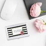 Caja Para Tarjetas De Visita Soporte de tarjeta de visita floral de banda negra<br><div class="desc">Este elegante y femenino titular de tarjeta de visita incluye rayas blancas y negras de moda con una flor de color marrón de color bonito y falsos acentos dorados. Personalizar con un monograma,  nombre o texto de su elección! Tarjetas de visita coincidentes y accesorios disponibles en nuestra tienda.</div>