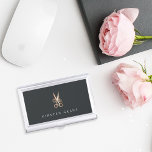 Caja Para Tarjetas De Visita Tijeras Florales de Cobre Hairstylist Personalizad<br><div class="desc">El elegante titular de la tarjeta de visita para los estilistas o dueños de salón de peluquería presenta su nombre y/o nombre de negocio con letras blancas clásicas sobre un suave fondo negro adornado con un par de tijeras florales embellecidas en un falso Relieve metalizado de cobre. Hace un hermoso...</div>