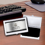 Caja Para Tarjetas De Visita Titular de la tarjeta profesional<br><div class="desc">Titular de la tarjeta de visita del abogado con fondo metálico plateado fresco y simulado impreso en el frente y la escala de la justicia con tu nombre y profesión mostrados audazmente para una mejor primera impresión. Diseñado para guardar sus tarjetas de visita y protegerlas con estilo para un abogado,...</div>