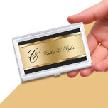 Caja Para Tarjetas De Visita Titulares de tarjetas de visita de belleza clásica<br><div class="desc">Glitzy funda de tarjetas de visita de belleza en emblema de nombres de monograma de color dorado que usted puede hacer su propio al añadir su nombre, nombre de la empresa o iniciales. Diseñado para cualquier consultor de belleza, peluquería o artista de maquillaje y presenta sus tarjetas de visita de...</div>
