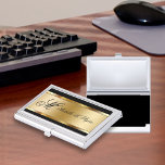 Caja Para Tarjetas De Visita Titulares de tarjetas de visita de belleza clásica<br><div class="desc">Funda de tarjetas de visita de belleza Glitzy para mujeres con emblema de nombre de monograma de color dorado con espacio en monograma que puede hacer usted mismo añadiendo su nombre, nombre de empresa o iniciales. Diseñado para cualquier consultor de belleza, peluquería o maquillador y presenta sus tarjetas de visita...</div>