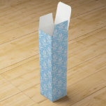 caja para vino<br><div class="desc">Esta caja de regalo de vino se muestra en una elegante huella de damasco azul y blanco. Personalizar esta caja o compra como está.</div>
