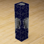 Caja Para Vino 10,11,16,20 Bodas Rosa de Silvery<br><div class="desc">El perfecto regalo de boda asequible; esa deliciosa botella de vino en una bodega personalizada para su año de aniversario. Aquí, esta repetición inspirada en Fabergè con mis marcos de corazón plateados en 3D hace una adición significativa y magnífica a su botella de vino regalo para su décima Tin, 11th...</div>
