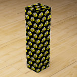 Caja Para Vino Bumble Bee Bumblebee Honeybee<br><div class="desc">El diseño presenta un ilustracion de marca original de un abejorro negro y amarillo. Este ilustracion de abejorros también está disponible en otros productos, incluyendo la coordinación de productos fiestas y favores. ¿No ves lo que estás buscando? ¿Necesita ayuda con la personalización? Contacte con Rebecca para que tenga algo diseñado...</div>
