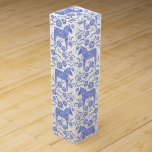 Caja Para Vino Caballo de dala sueco azul y blanco<br><div class="desc">Arte tradicional dalecarliano Dala Caballo sueco en blanco y azul perwinkle. Arte original de Nic Squirrell.</div>