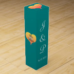 Caja Para Vino Casilla de Boda verde del corazón Verde azulado de<br><div class="desc">Corazones románticos con sombras de puesta de sol en tonos amarillos dorados a rosa adornan los lados de la caja con la redacción, señor y señora dentro de los corazones. Cajas de boda verde verde azulado bonito. Personalice con el nombre de novia y de Grooms Iniciales monogramadas y Fecha de...</div>