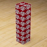Caja Para Vino Cinta roja Infinity Heart Wine Gift Box<br><div class="desc">Convierte una botella de vino en un regalo con una hermosa caja de vinos. Tanto si necesitas regalar una botella para una ocasión especial,  como si solamente traes una botella a la casa de un amigo para la cena,  una caja de vinos la hace parecer instantáneamente mejor.</div>
