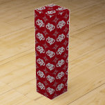 Caja Para Vino Cinta roja Infinity Heart Wine Gift Box<br><div class="desc">Convierte una botella de vino en un regalo con una hermosa caja de vinos. Tanto si necesitas regalar una botella para una ocasión especial,  como si solamente traes una botella a la casa de un amigo para la cena,  una caja de vinos la hace parecer instantáneamente mejor.</div>