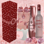 Caja Para Vino Corazones - Rosa sobre Ombre rojo oscuro -<br><div class="desc">Corazones de varios tonos rojos a rosa claro sobre un fondo rojo oscuro. Otros colores disponibles,  como el rosa pastel,  el azul,  el blanco cemento y el blanco liso.</div>