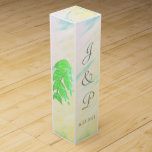 Caja Para Vino Cubierta acuática de hojas verdes tropicales Monog<br><div class="desc">Romántico salpicón de suave color rosa, verde, amarillo, azul de la acuarela tropical con hojas verdes en los lados y espalda de Bolas de Vino Favor de la Boda. La recepción es muy agradable y ofrece regalos para vinos o botellas de champán escondidas en el interior, o para celebraciones de...</div>