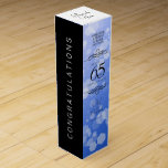 Caja Para Vino Elegante 65º Aniversario del Boda de Zafiro Azul<br><div class="desc">Añada un toque especial a las celebraciones del 65º aniversario del boda con esta caja de regalo conmemorativa del vino! Elegante serif negro y sans serif grabados con confeti hexagonal en un fondo azul zafiro añaden un toque memorable para esta ocasión especial y un hito extraordinario. Personalizar con los nombres...</div>
