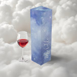Caja Para Vino En el vino nuboso de la novia ducha estrellada cel<br><div class="desc">Haz que tu ducha de novia de On Cloud Wine sea realmente mágica con esta caja de favores de temática celeste. Con un cielo estrellado de noche de ensueño en tonos azules profundos, esta elegante caja es perfecta para empaque dulces con temas de vino, botellas pequeñas o regalos pequeños. Personalizado...</div>