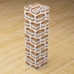 Caja Para Vino Feliz cumpleaños Chipwich Helado Sandwich<br><div class="desc">El diseño presenta un original ilustracion de marca de un delicioso sándwich de helado de galleta de chocolate con patatas fritas. ¡Un clásico regalo de verano! Este ilustracion de fiambres de pichón también está disponible en otros productos. ¿No ves lo que estás buscando? ¿Necesita ayuda con la personalización? Contacte con...</div>