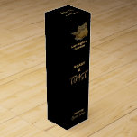 Caja Para Vino Feliz partido de la corona negra y del soltero de<br><div class="desc">La más fría idea del partido Bachelor,  contra un fondo oscuro,  una forma paramétrica intrincada y abstracta en el oro brillante parece bailar y saltar con deleite con energía vibrante y elegancia.</div>
