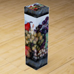CAJA PARA VINO FRUTAS Y GRIPOS DE TEMPORADA<br><div class="desc">Uvas,  viñas de uva y peras...  Una colección clásica,  refinada y elegante de vida muerta creada con la elaboración digital de miniaturas renacentistas de Florencia.</div>