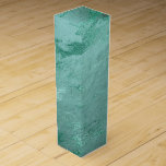 Caja Para Vino Molten Jade | Mármol de lujo verde esmeralda<br><div class="desc">Refinado mármol abstracto con estilo contemporáneo rico y vibrante color de joyas de color verde esmeralda. Esta acuarela pintada a mano y gradiente medio mixto presenta movimientos de fluido abstractos creando un patrón fresco acentuado por venas purpurinas para textura que añade el pop perfecto de color y elegancia. Para hacer...</div>