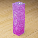 Caja Para Vino Monograma de Purpurina rosado morado y espuma<br><div class="desc">Purpurina de imitación de color púrpura y rosa y elegante caja de regalo de vino. Esta Caja de Regalo de Vino puede ser personalizada para incluir su nombre inicial y de primera y hacer una gran fiesta de cumpleaños,  aniversario,  fiesta de soltera,  regalo de ducha de novia.</div>