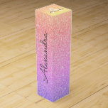 Caja Para Vino Monograma de Purpurina rosado morado y espuma<br><div class="desc">Oro,  púrpura y rosa Pastel Arcoiris Ombre Faux Purpurina y Sparkle Elegant Wine Gift Box. Esta Caja de Regalo de Vino puede ser personalizada para incluir su nombre inicial y de primera y hacer una gran fiesta de cumpleaños,  aniversario,  fiesta de soltera,  regalo de ducha de novia.</div>