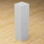 Caja Para Vino Patrón sin soldadura de los círculos blancos Graba<br><div class="desc">Patrón de círculos grabado en relieve blancos sobre blancos ornamentados. Elegante y sin igual. El diseño está disponible en otros productos y puede solicitarse para cualquiera de los productos ofrecidos en Zazzle.</div>