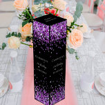 Caja Para Vino Purpurina morado negro elegante cumpleaños<br><div class="desc">Un fondo negro clásico. Decorado con un falso purpurina morado. Personalice y agregue un nombre,  edad y fecha.</div>