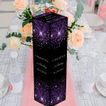 Caja Para Vino Purpurina morado negro elegante cumpleaños<br><div class="desc">Un fondo negro clásico. Decorado con un falso purpurina morado. Personalice y agregue un nombre,  edad y fecha.</div>