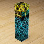 Caja Para Vino RIBÓN AZUL verde azulado, ARTE DE ORO NEGRO NOUVEA<br><div class="desc">Elegante dorado amarillo , turquesa , caja de regalo azul acuático con vibrantes piedras de agua topaz 3D, elegante, singular damasco Art Nouveau, fácil personalizable con tu texto para vino boda, regalo nupcial, dulce 16, duchas para bebés, duchas de novias, fiestas de cumpleaños quinceanera, Bat Mitzvah, duchas de compromiso romántico,...</div>