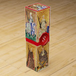 CAJA PARA VINO TAROTES ANTIGUOS/ REINA,REY,KNIGHT ,HECHO DE ESPAL<br><div class="desc">Diseño monograma con tarots renacentistas. Esta hermosa cubierta de Visconti puede ser la cubierta más antigua de Tarot en existencia. Es una de las varias cubiertas italianas pintadas a mano que la familia Visconti encargó en el siglo XV. Las tarjetas supervivientes son de particular interés histórico por la belleza y...</div>