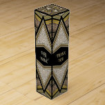 Caja Para Vino Triángulo de oro negro esparkler Art Deco<br><div class="desc">Diseño de patrones inspirado en el estilo Art Deco del Triángulo de Oro Negro Sparkler Art Deco - Elegante estilo Art Deco inspirado en oro purpurinoso y negro con un área de texto de personalizable recortada en oro. Personalice para adaptarse a su evento o producto. Hecho con el H amor...</div>